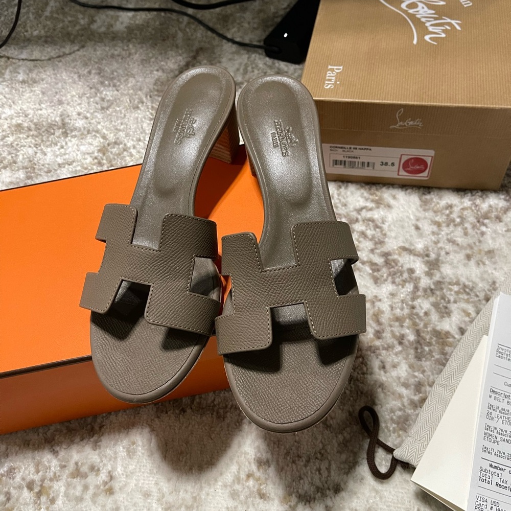 Hermes Etoupe Oasis Epsom calfskin Sandal - Picture 2 of 5